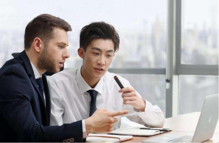 迷信海歸、教授、外國(guó)人